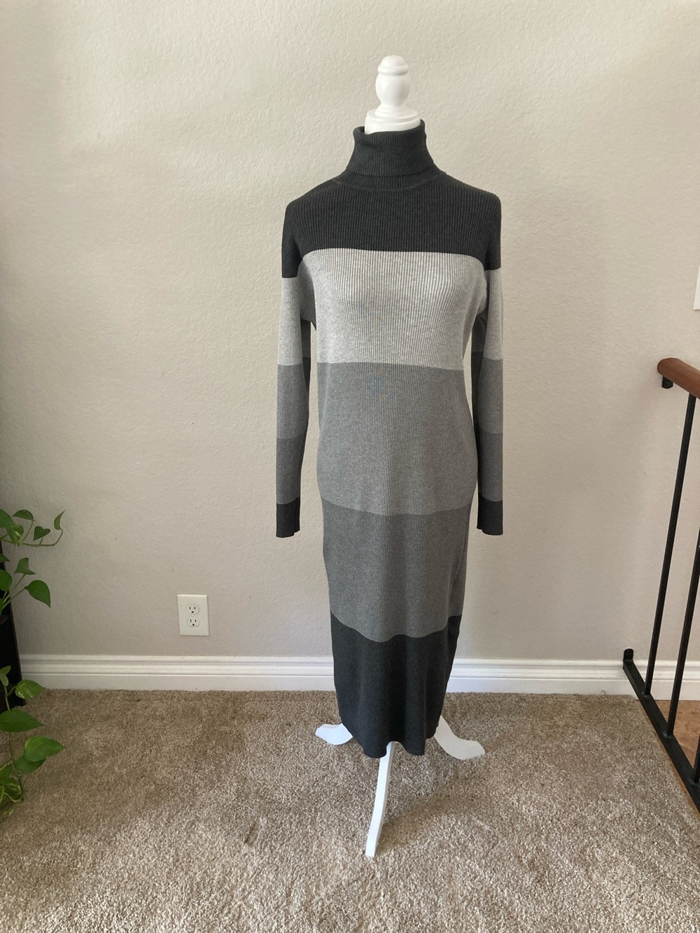 Colorblock Turtleneck Midi Dress in Gray Tones